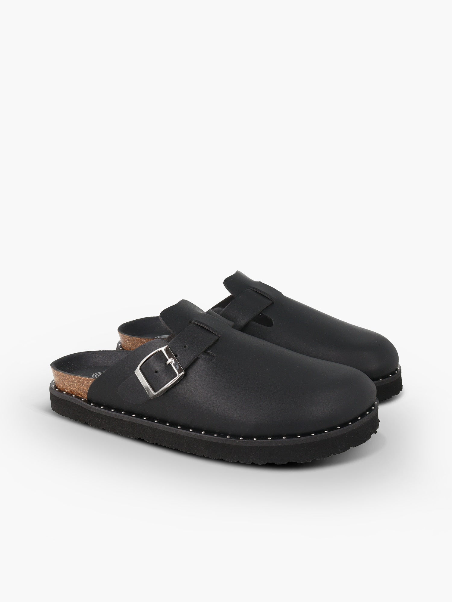 RIVA VEGAN STUDS BLACK