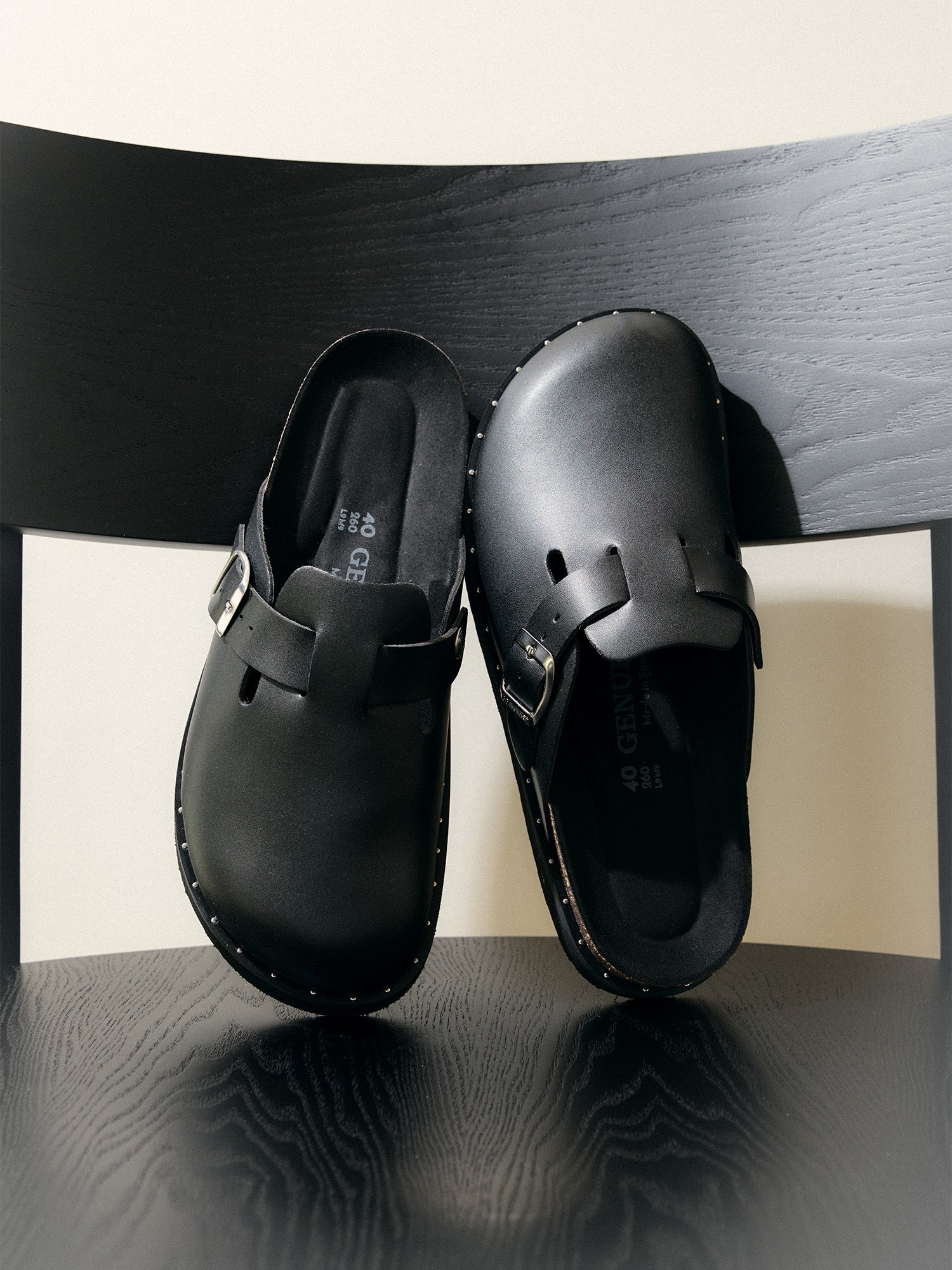 RIVA VEGAN STUDS BLACK